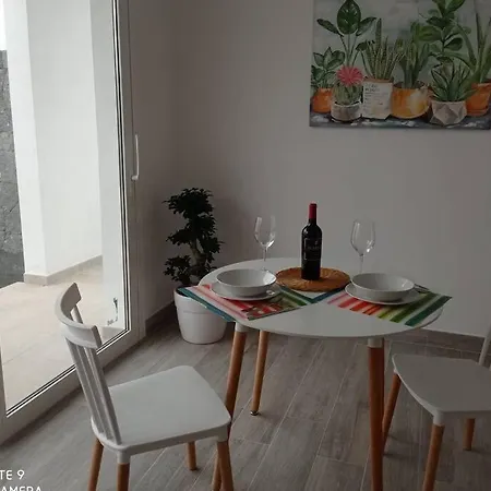 Precioso Con Terraza En شقة تيغيسي