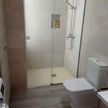 Precioso Con Terraza En شقة تيغيسي